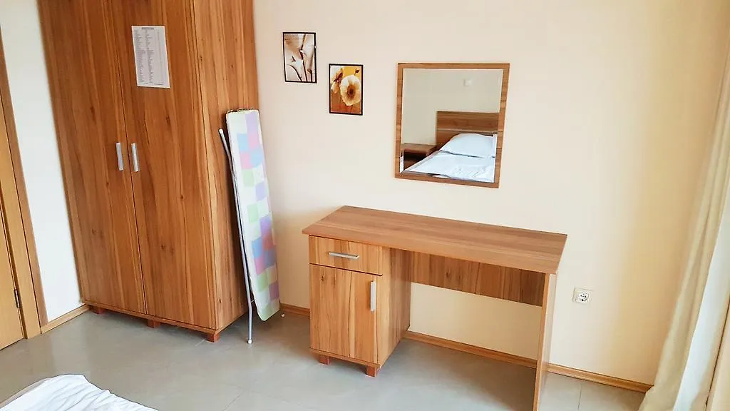 Vip Apartments In Garden Beach Sozopol 0*,